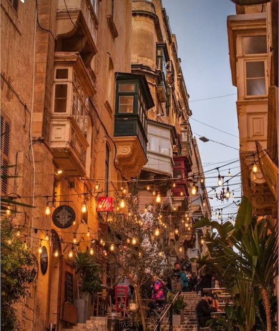 City Penthouse With Roof Terrace And Sea Views Valletta Exterior photo