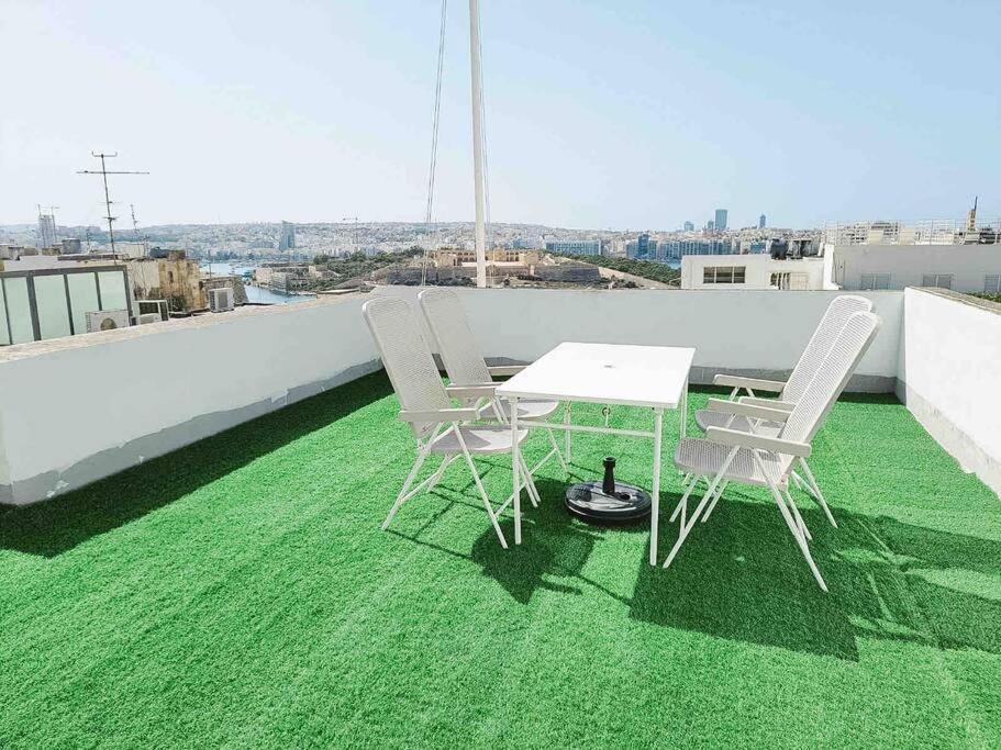 City Penthouse With Roof Terrace And Sea Views Valletta Exterior photo